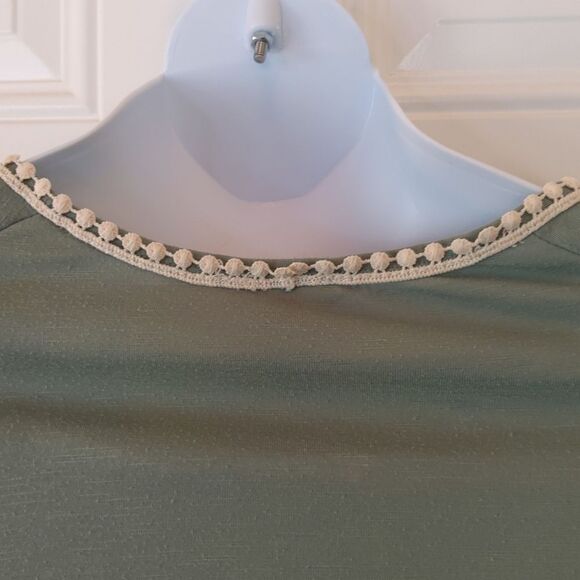 Tru Self sage green lace and screen print front Bell sleeve shark bite blouse - Picture 10 of 13